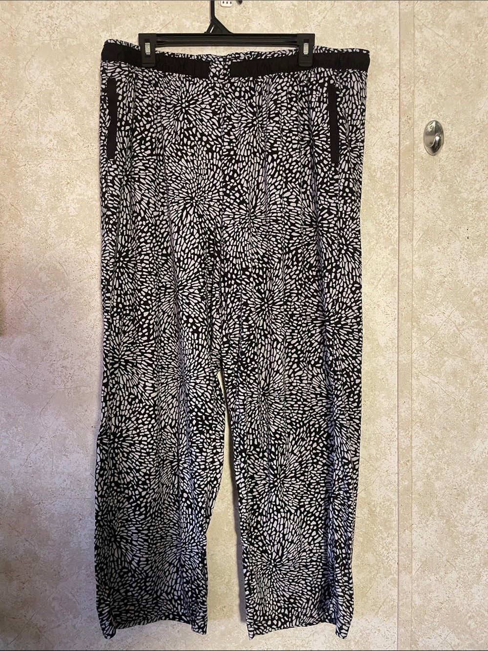 Women’s DKNY Black & White Pattern Elastic Waistband Wide Leg Pants with Pockets